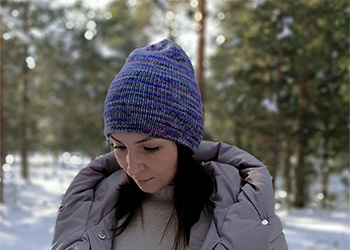 womens-hat-made-of-yarn-with-a-print