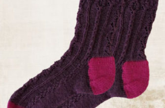 knitted-socks-with-lace-pattern-and-small-cables