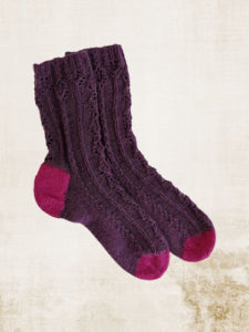 socks with lace pattern and small cables 
