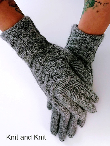  womens-gloves-with-cables