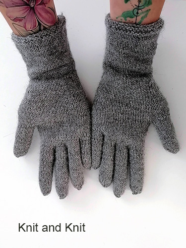  womens-gloves-with-cables