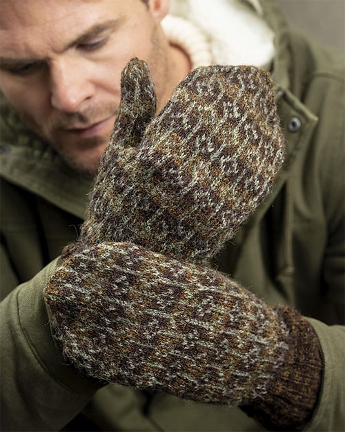 Men's mittens knitted of Shetland wool