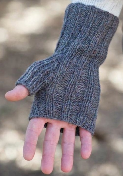 men's-mittens-with-cables-knitting-needles