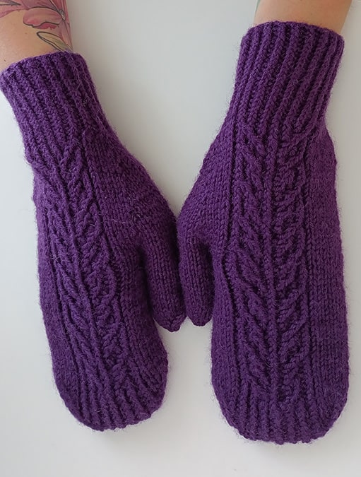 beautiful-knitted-mittens