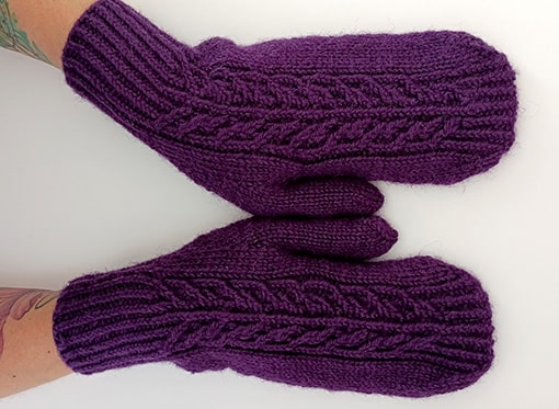 beautiful-knitted-mittens-with-a-pattern