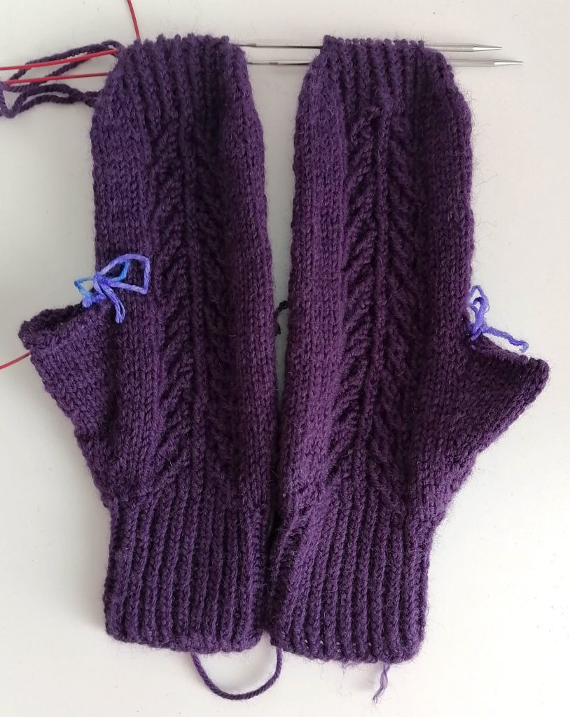 beautiful-knitted-mittens-with-a-pattern 