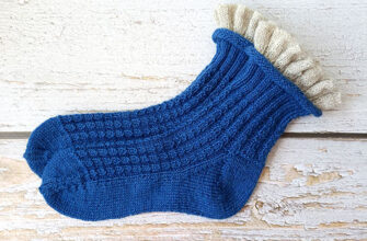 women-s-ruffle-socks