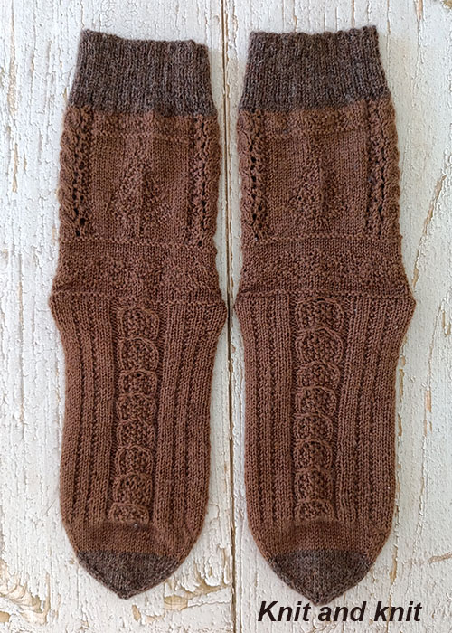 Socks with a boomerang heel