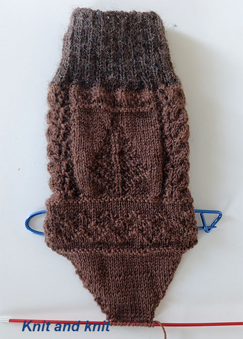 Socks with a boomerang heel