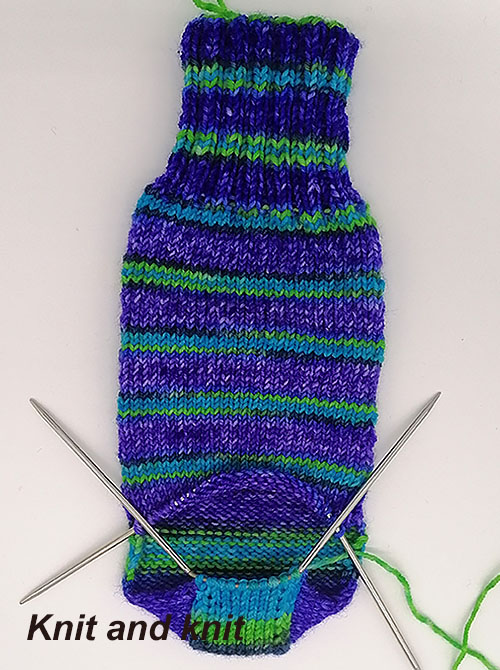 how-to-knit-socks-with-crasy-trio