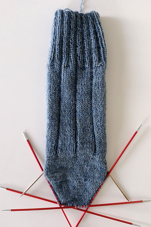 men-s-knit-socks-with-a-hybrid-heel