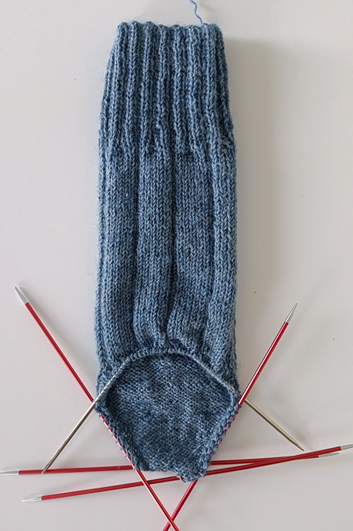 men-s-knit-socks-with-a-hybrid-heel