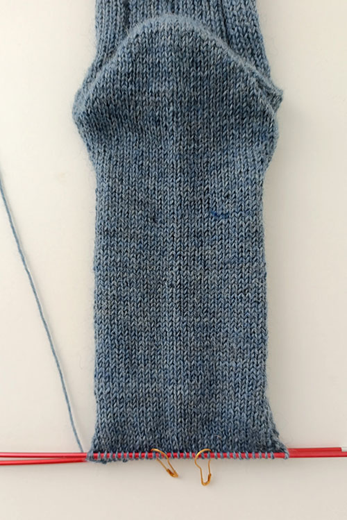 men-s-knit-socks-with-a-hybrid-heel