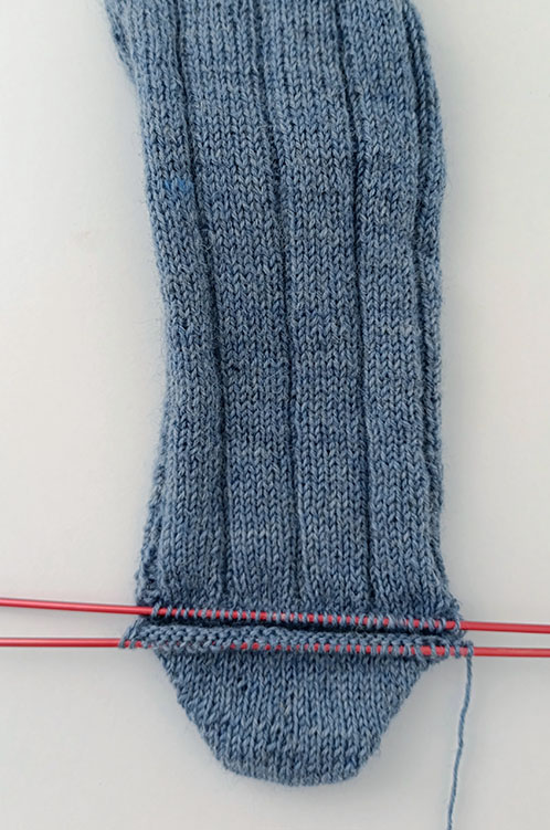 men-s-knit-socks-with-a-hybrid-heel