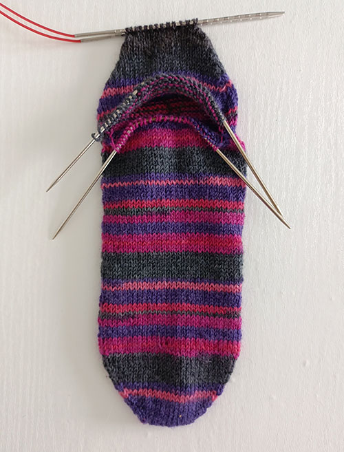 how-to-knit-toe-up-socks-from-self-striping-yarn