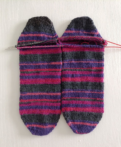 how-to-knit-toe-up-socks-from-self-striping-yarn
