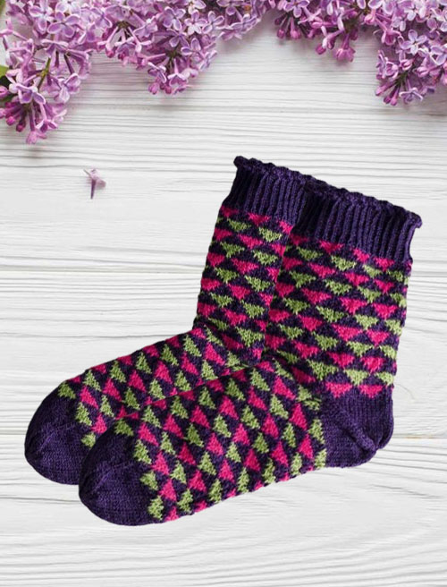 patchwork-style-socks-with-a-propeller-heel
