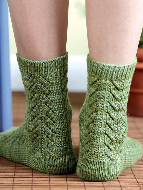 socks-with-a-boomerang-heel-using-the-wrap-and-turn