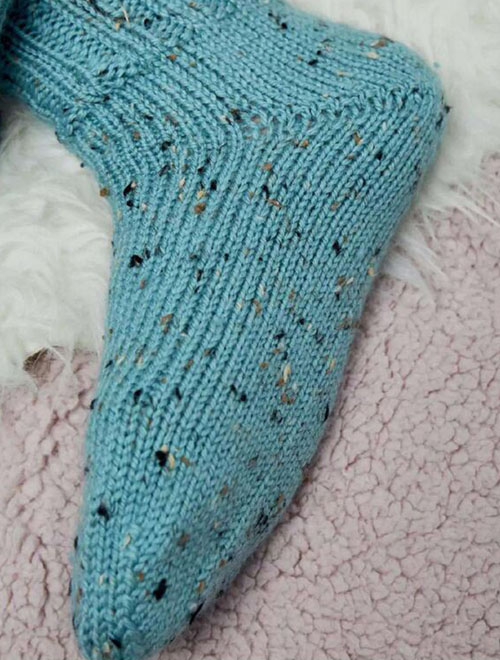 cozy-slippers-in-bulky-yarn