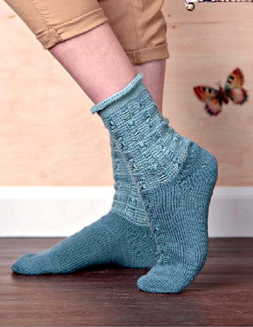 women-s-flutterby-socks-by-cat-bordhi 