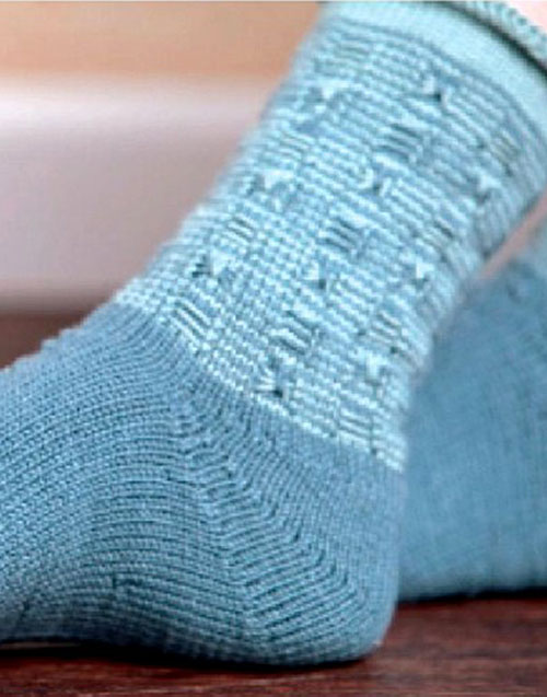 women-s-flutterby-socks-by-cat-bordhi