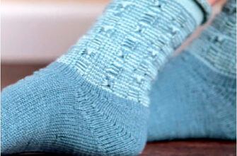 women-s-flutterby-socks-by-cat-bordhi